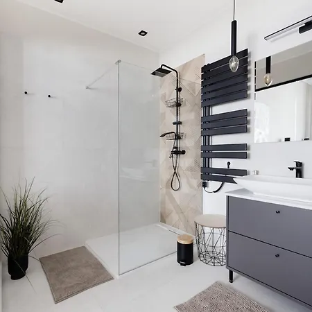 Elegant Escape * بودابست