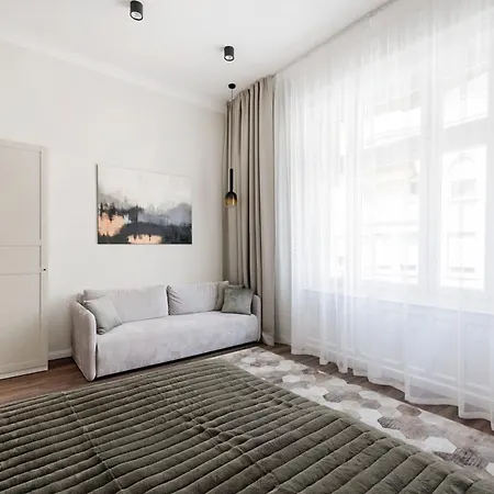 Elegant Escape * Budapest