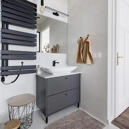 Elegant Escape Apartment *